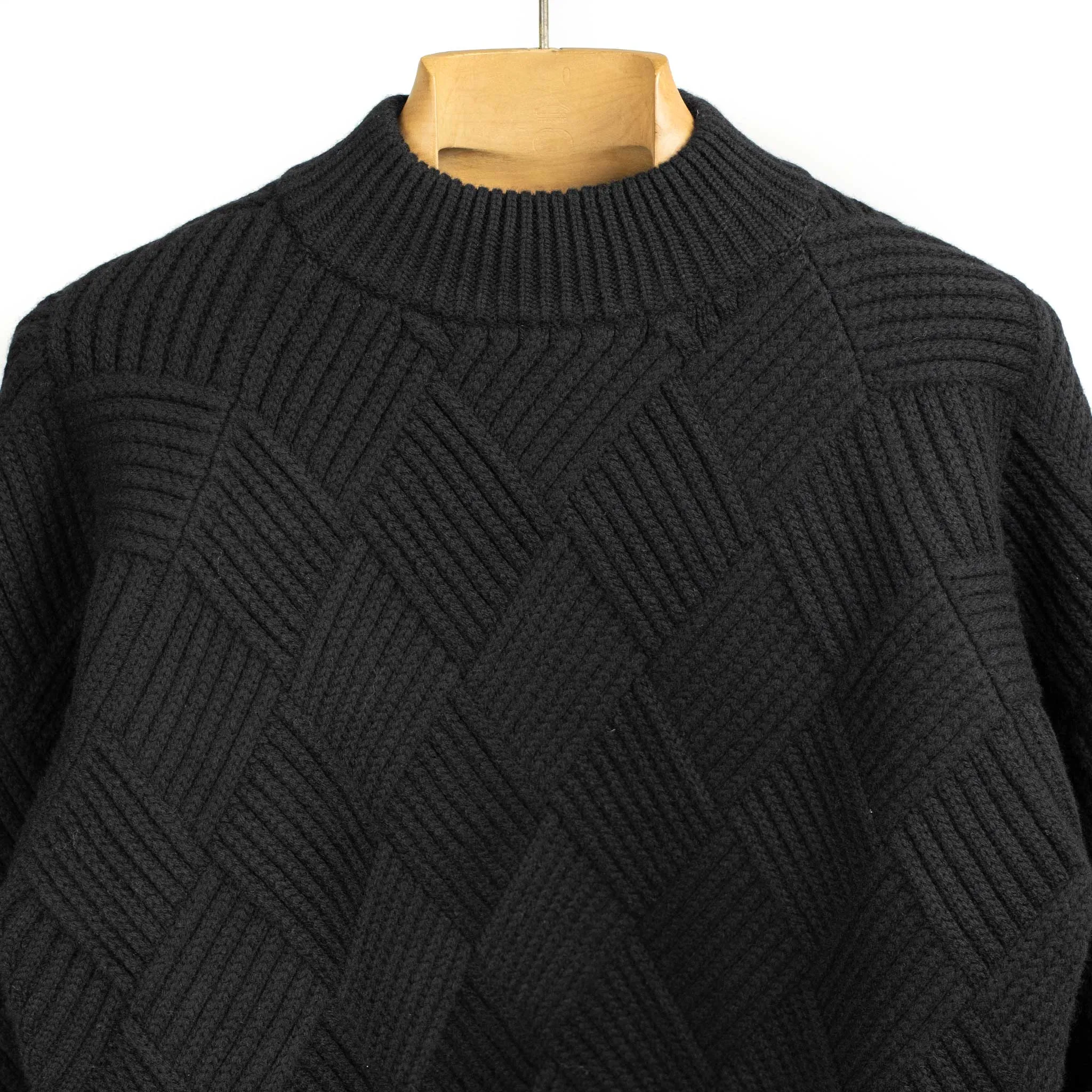 Basketweave mockneck sweater in black Merino wool