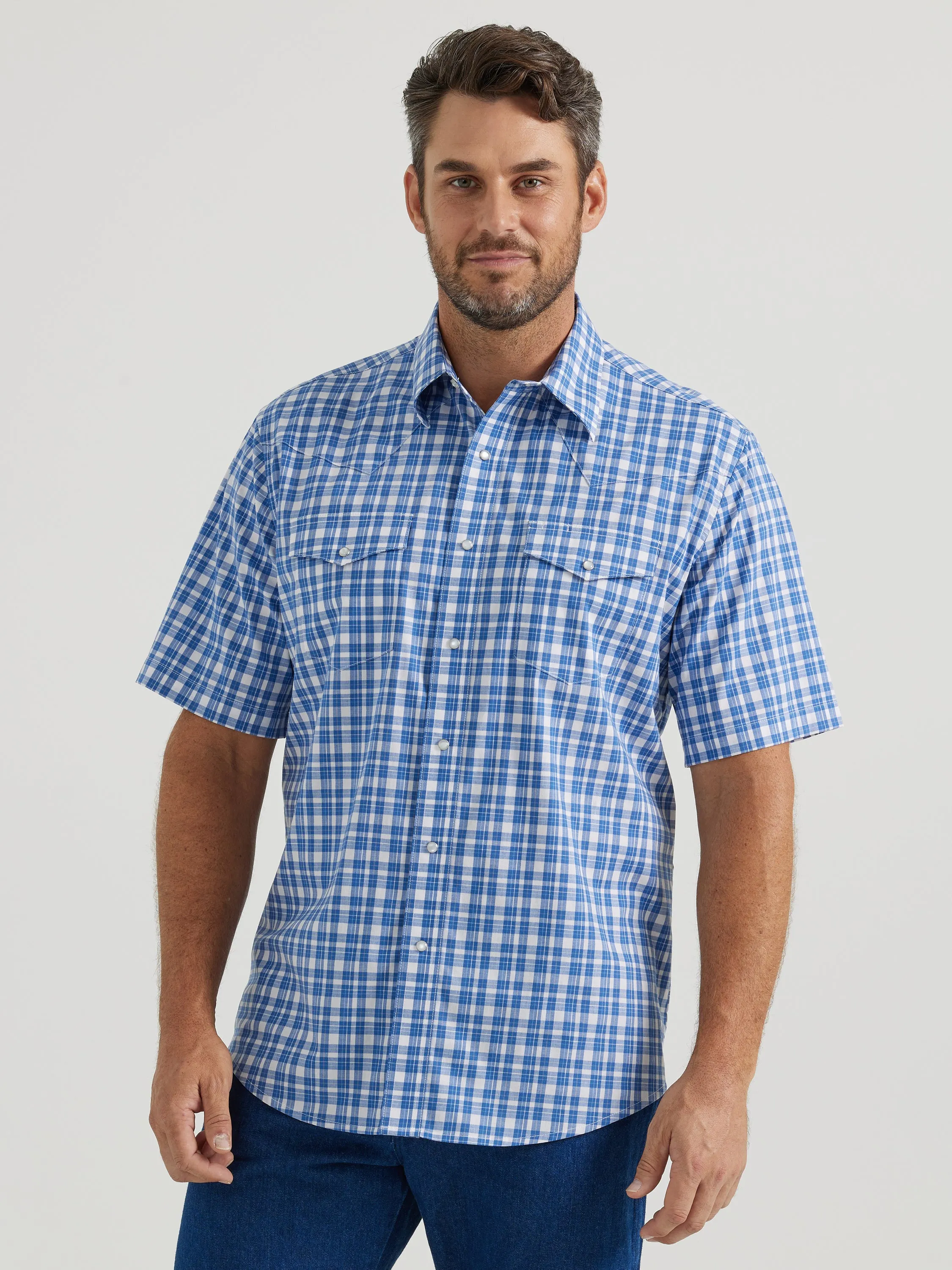 Wrangler Men's Blue & White Plaid Wrinkle Resist Short Sleeve Snap Western Shirt